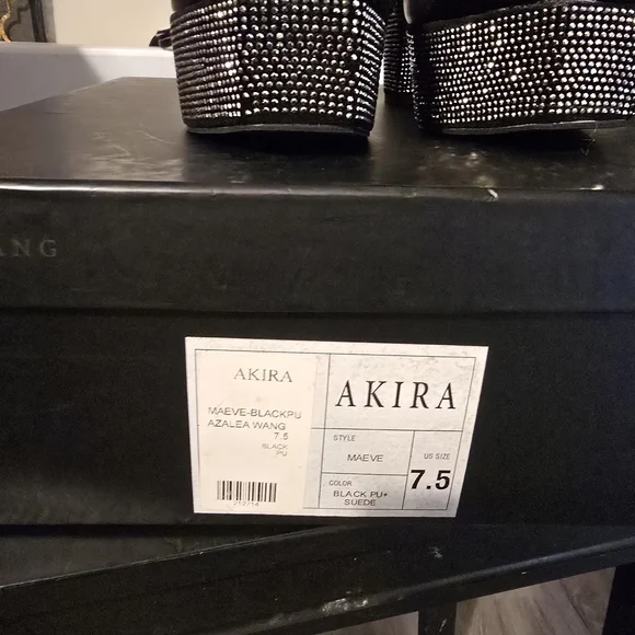 Chic Black Heeled Boots with Sparkling Accents - Picture 8 of 8